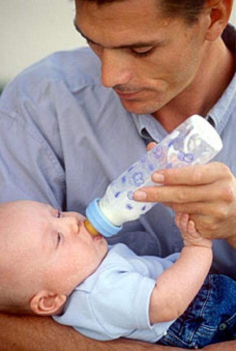 Alimentação artificial de um recém nascido: regras básicas