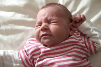 Como tratar o corrimento nasal de um recém nascido?