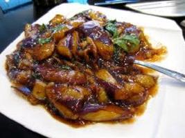 Receita para culinária chinesa: berinjela em molho agridoce