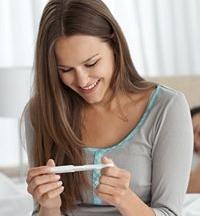 O atraso na menstruação e na descarga branca é um sinal de gravidez?